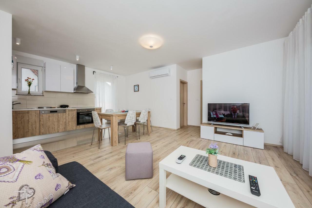 Apartments Mare Trogir Exterior foto