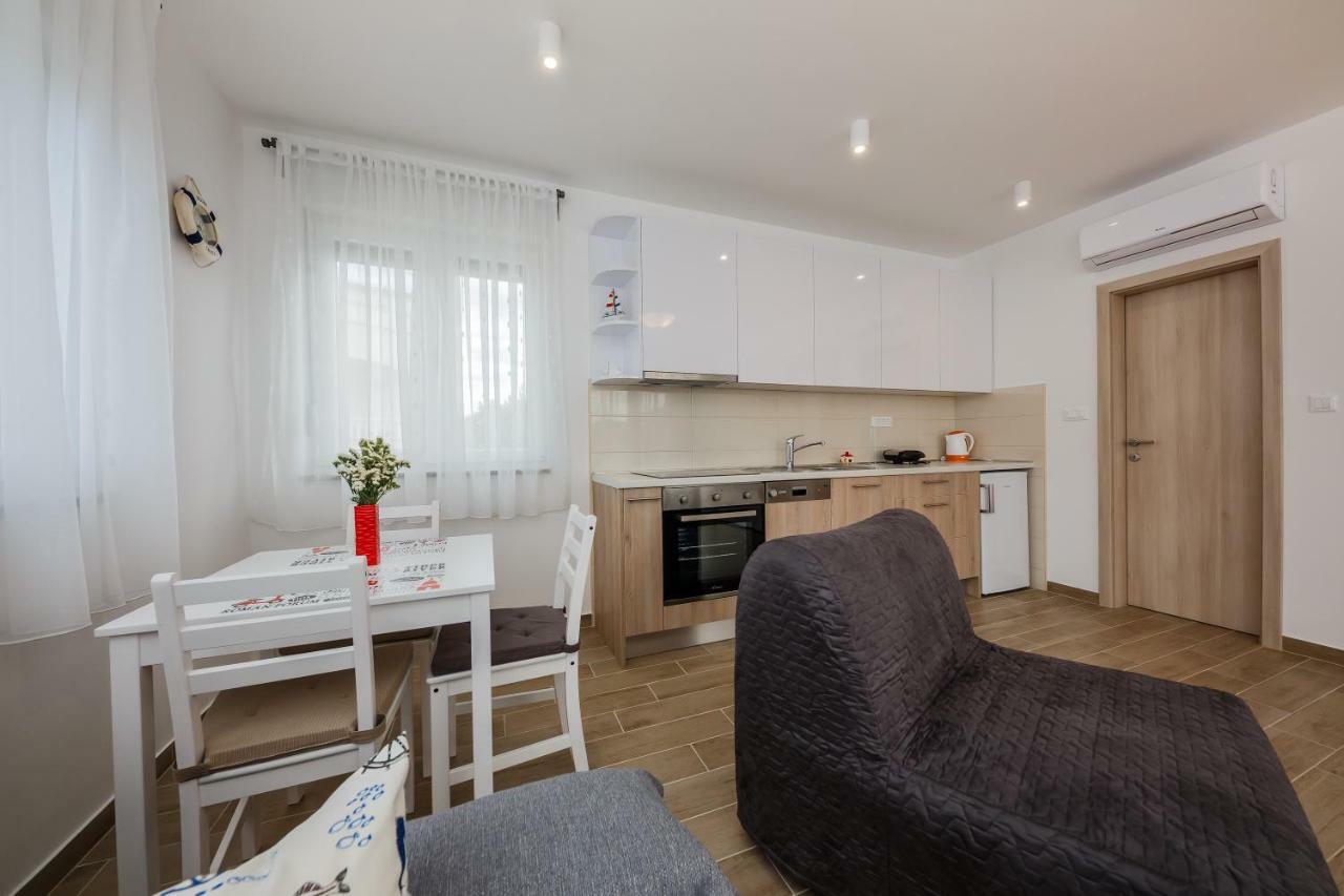 Apartments Mare Trogir Exterior foto